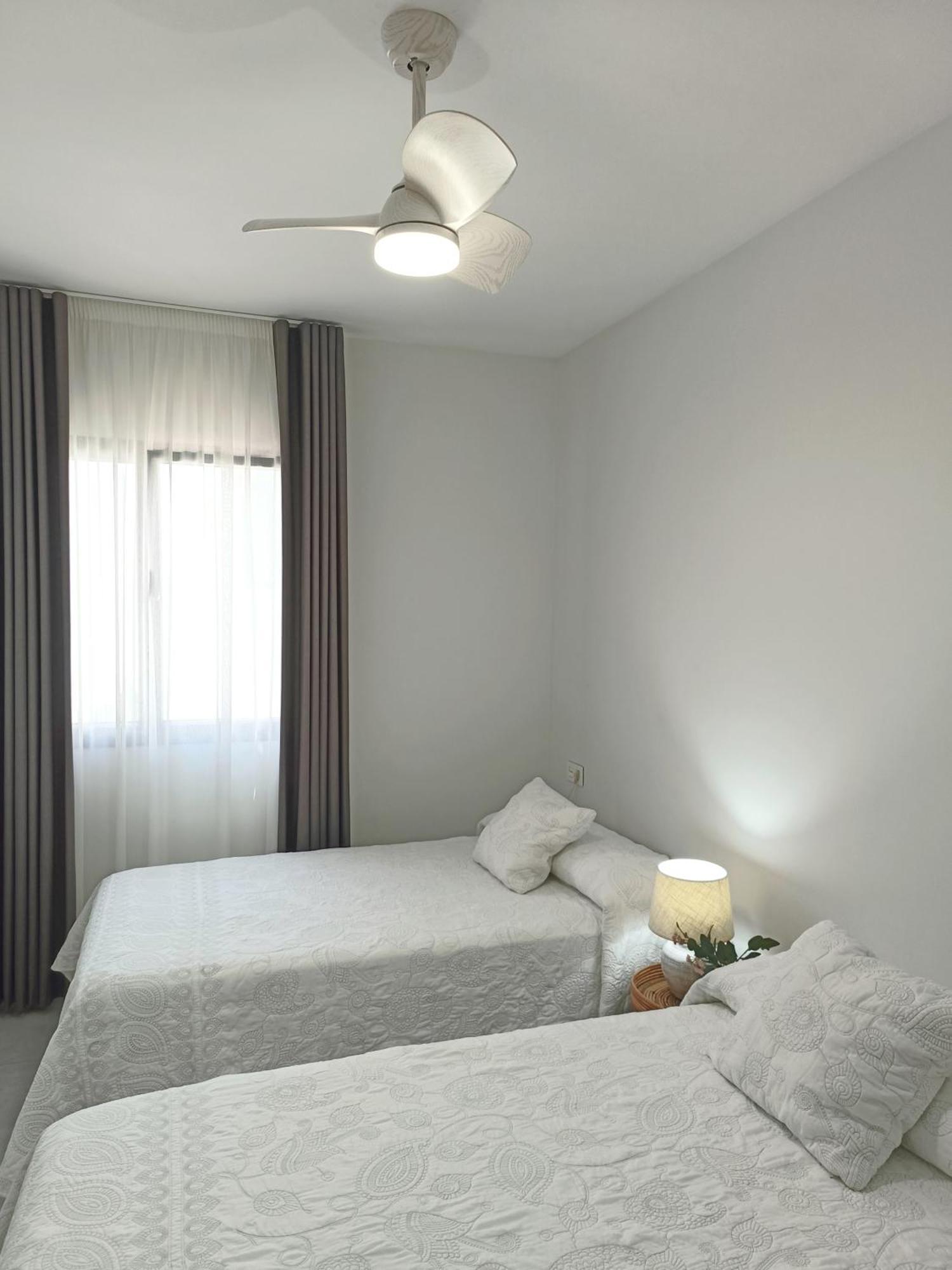 Apartamentos Madreselva Fernan Perez Exterior photo